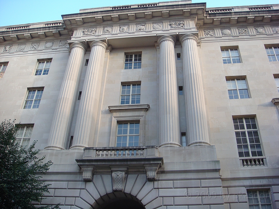 Washington DC [2009 July 03] 174.JPG - Scenes from The Ronald Reagan Building & International Trade Center and Woodrow Wilson Plaza